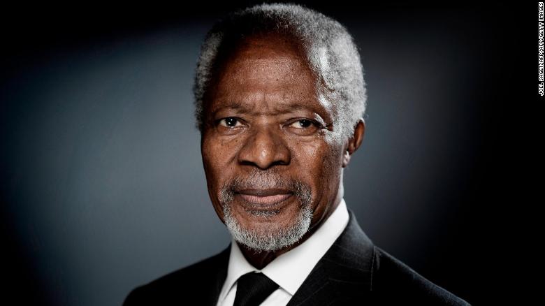 El Premio Nobel de la Paz 2001, exsecretario general de las Naciones Unidas Kofi Annan: "Por su trabajo por un mundo mejor organizado y más pacífico".