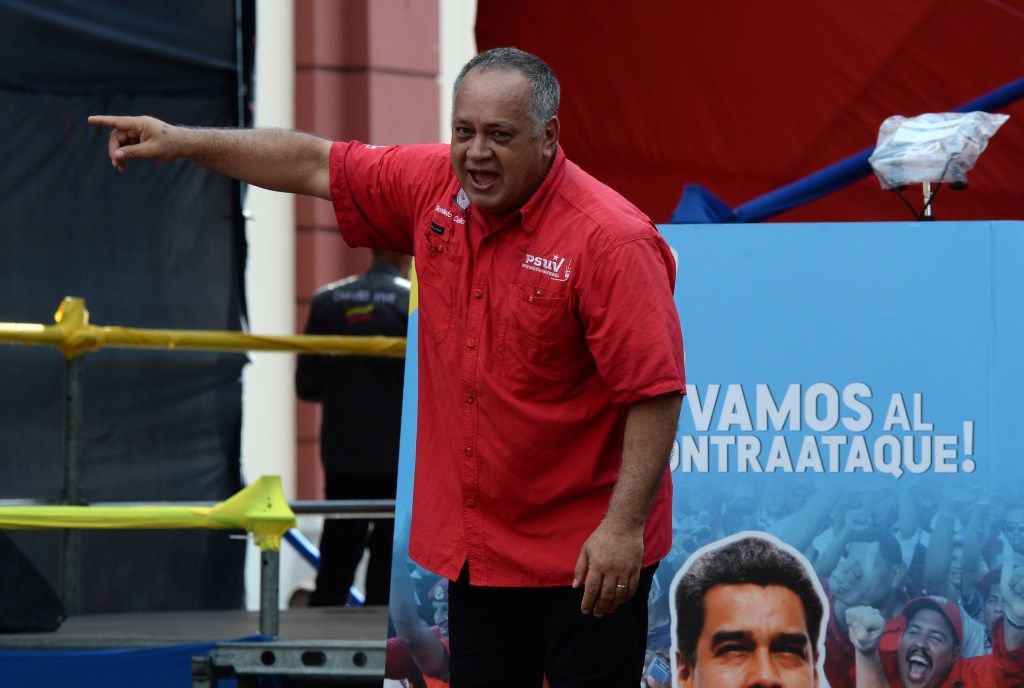 Diosdado Cabello durante un mitin en favor de las medidas económicas tomadas por Maduro en Venezuela. (Crédito: FEDERICO PARRA/AFP/Getty Images)