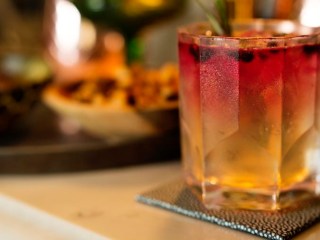 10 licores indispensables para disfrutar de cócteles clásicos