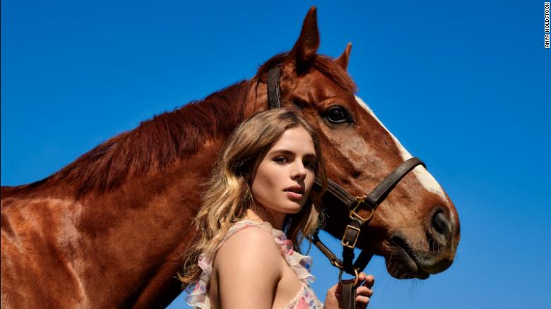 De modelo de portada de Vogue a jinete de caballos de carreras | CNN