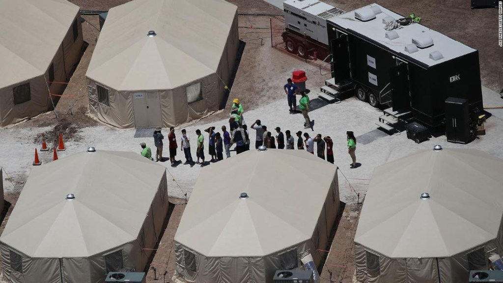 Amplían un centro de detención de inmigrantes en Texas.