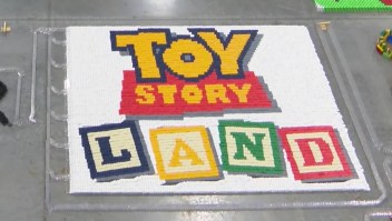 #ElDatoDeHoy: Toy Story fue homenajeada con un dominó de miles de piezas