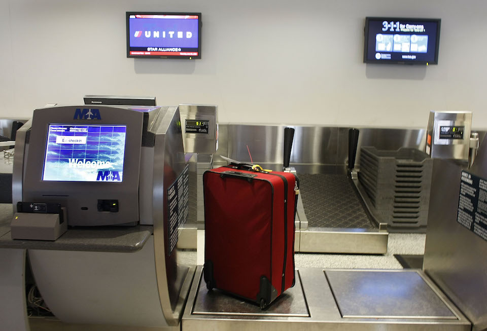 Documentar maletas en United Airlines ahora será caro CNN