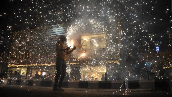 Autoridades prohíben el uso de fuegos pirotécnicos durante el festival de luces en noviembre