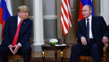 Trump y Putin durante su reunión en Helsinki en julio de 2018. (Crédito: BRENDAN SMIALOWSKI/AFP/Getty Images)