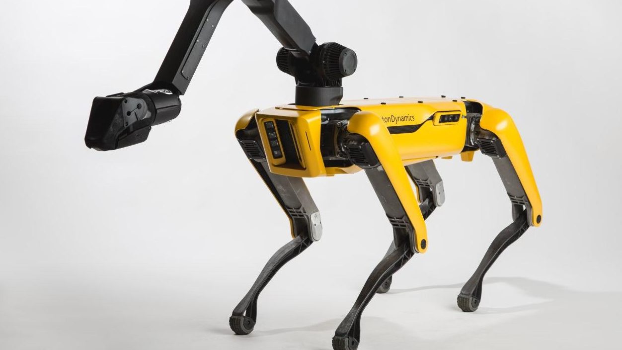 EsViral: Mira cómo este perro robot presume sus mejores pasos de