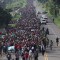 Caravana de migrantes sigue su caminata con penurias