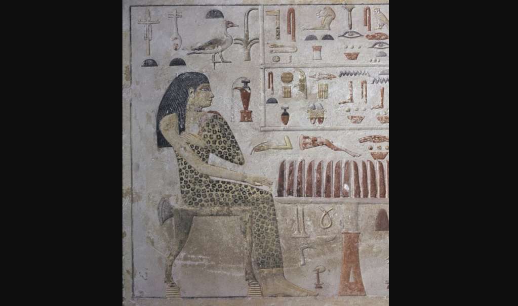 Una estela egipcia muestra a Nefertiabet, una antigua princesa egipcia con un vestido de leopardo. (Crédito: Cortesía de Everett Collection)