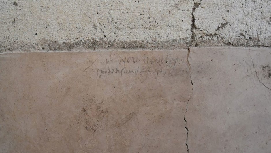 Un grafiti en carbón en Pompeya puede reescribir lo que conocemos.