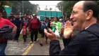 La caravana de inmigrantes llega a Ciudad de México en medio de aplausos