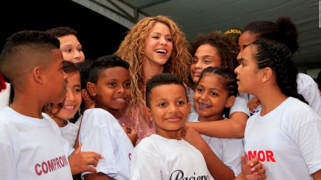 Shakira abre el camino a la educación para niños en su tierra natal