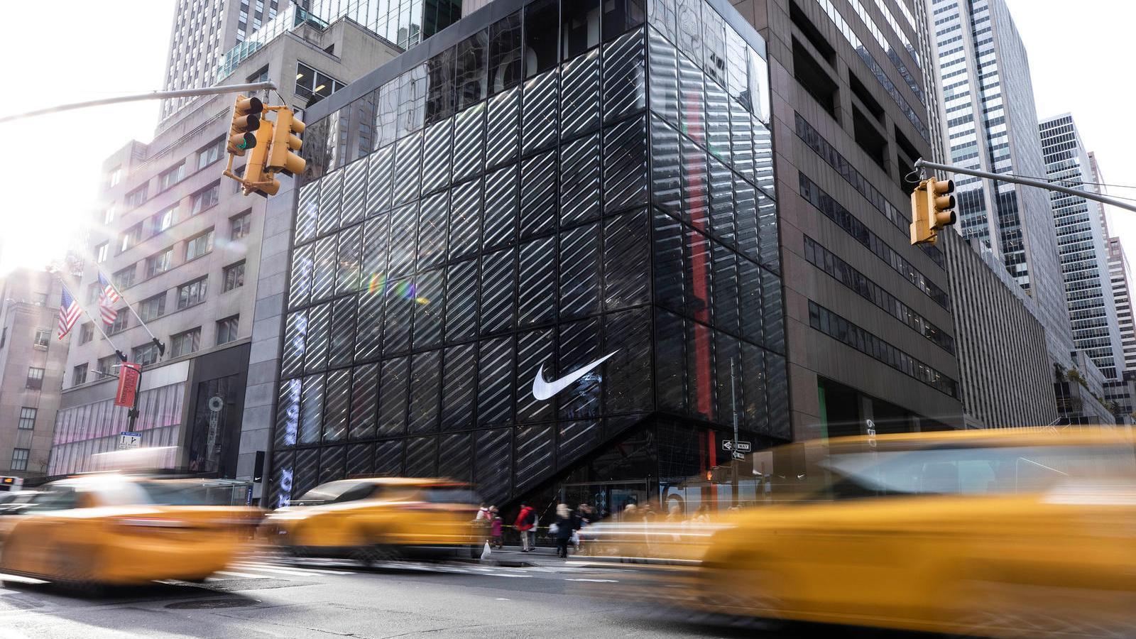 Nike abre novedosa tienda en la Quinta Avenida de Nueva York | Video | CNN