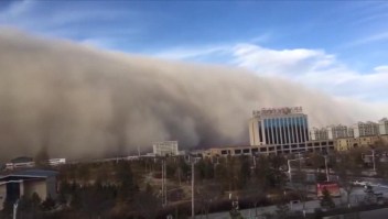 Tormenta de arena en China cubre una ciudad en cinco minutos