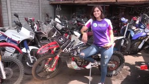 La motociclista peruana que llena de orgullo a las mujeres