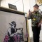 Artista quiere destrozar obra de banksy como protesta