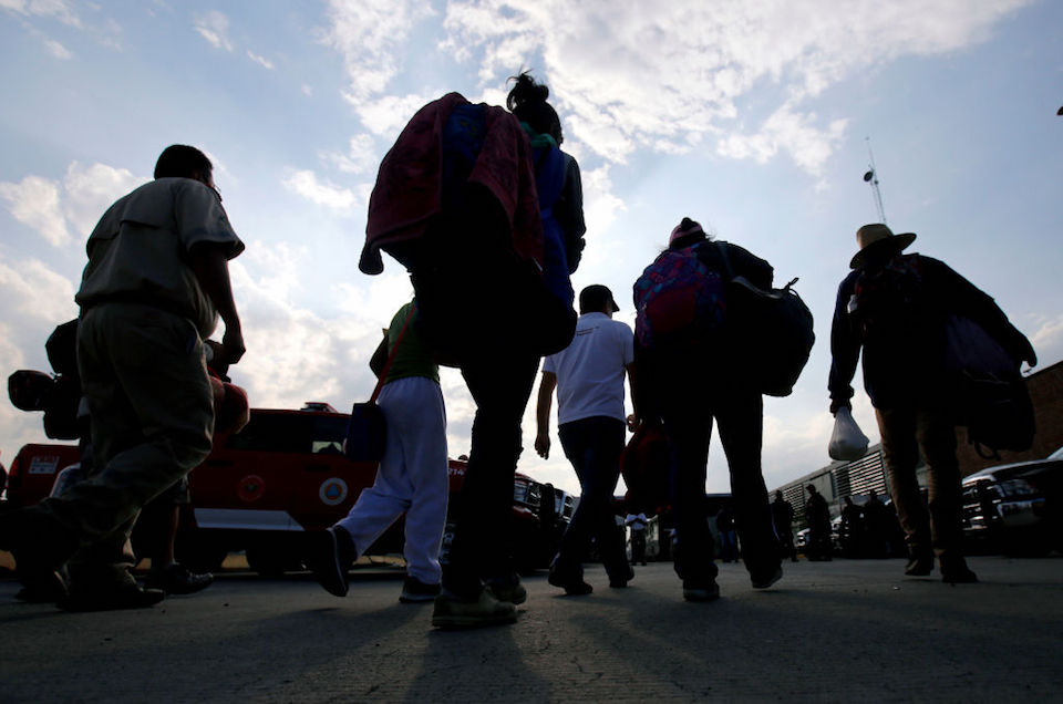 Primera ola de migrantes de la caravana llega a Tijuana en la