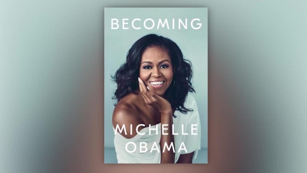 El libro de memorias de Michelle Obama llegó al tope de la lista de los más vendidos antes de su lanzamiento | CNN