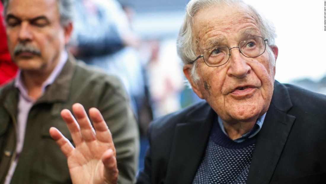 Noam Chomsky alerta de los riesgos del gobierno de Jair Bolsonaro en Brasil