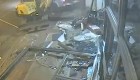 Roban cajero automático usando una retroexcavadora