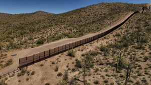 ¿Cuál es el asunto con la muralla de la frontera?