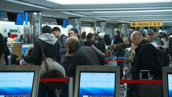 Retrasos en aeropuertos de EE.UU. por cierre parcial del gobierno