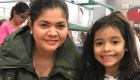Esta madre y su hija migrante esperan decisión en caso de asilo