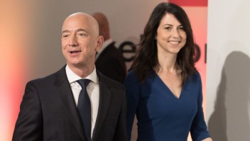 Jeff Bezos y MacKenzie Bezos anunciaron su divorcio. (JORG CARSTENSEN/AFP/Getty Images)