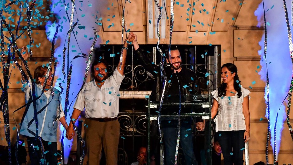 Salvadoreños en Los Ángeles reaccionan al triunfo de Bukele