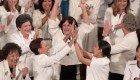 Vestidas de blanco, legisladoras demócratas resaltan el poder femenino