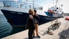 El homenaje de un barco alemán a un niño ahogado en el Mediterráneo