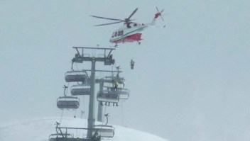 Rescatan a esquiadores en los Alpes italianos