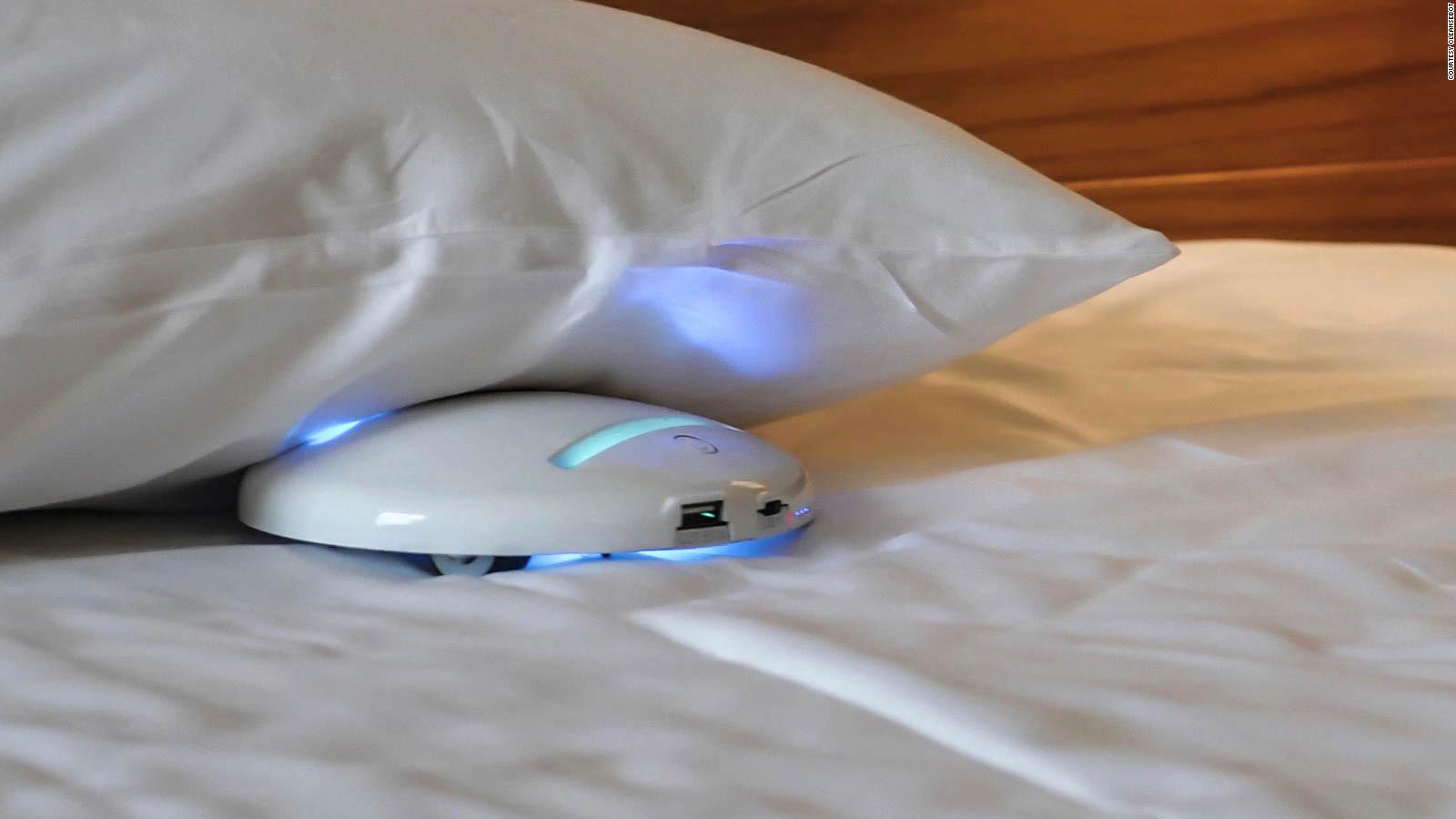 Asociación túnel Vacaciones Un pequeño robot dejaría tu habitación de hotel libre de gérmenes | Video |  CNN