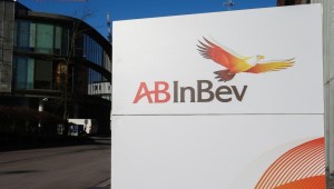 Anheuser-Busch InBev vence estimaciones y acción sube