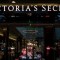 Victoria's Secret vende menos y cierra más tiendas