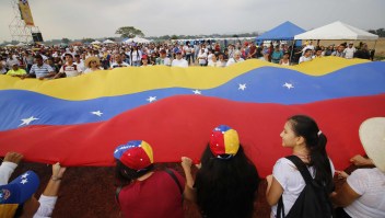 People wait for the start of "Venezuela Aid Live" concert, organized by British billionaire Richard Branson to raise money for the Venezuelan relief effort at Tienditas International Bridge in Cucuta, Colombia, on February 22, 2019 - The concert was organized by British billionaire Richard Branson to raise money for the Venezuelan relief effort. Venezuela's political tug-of-war morphs into a battle of the bands on Friday, with dueling government and opposition pop concerts ahead of a weekend showdown over the entry of badly needed food and medical aid. (Photo by SCHNEYDER MENDOZA / AFP) (Photo credit should read SCHNEYDER MENDOZA/AFP/Getty Images)