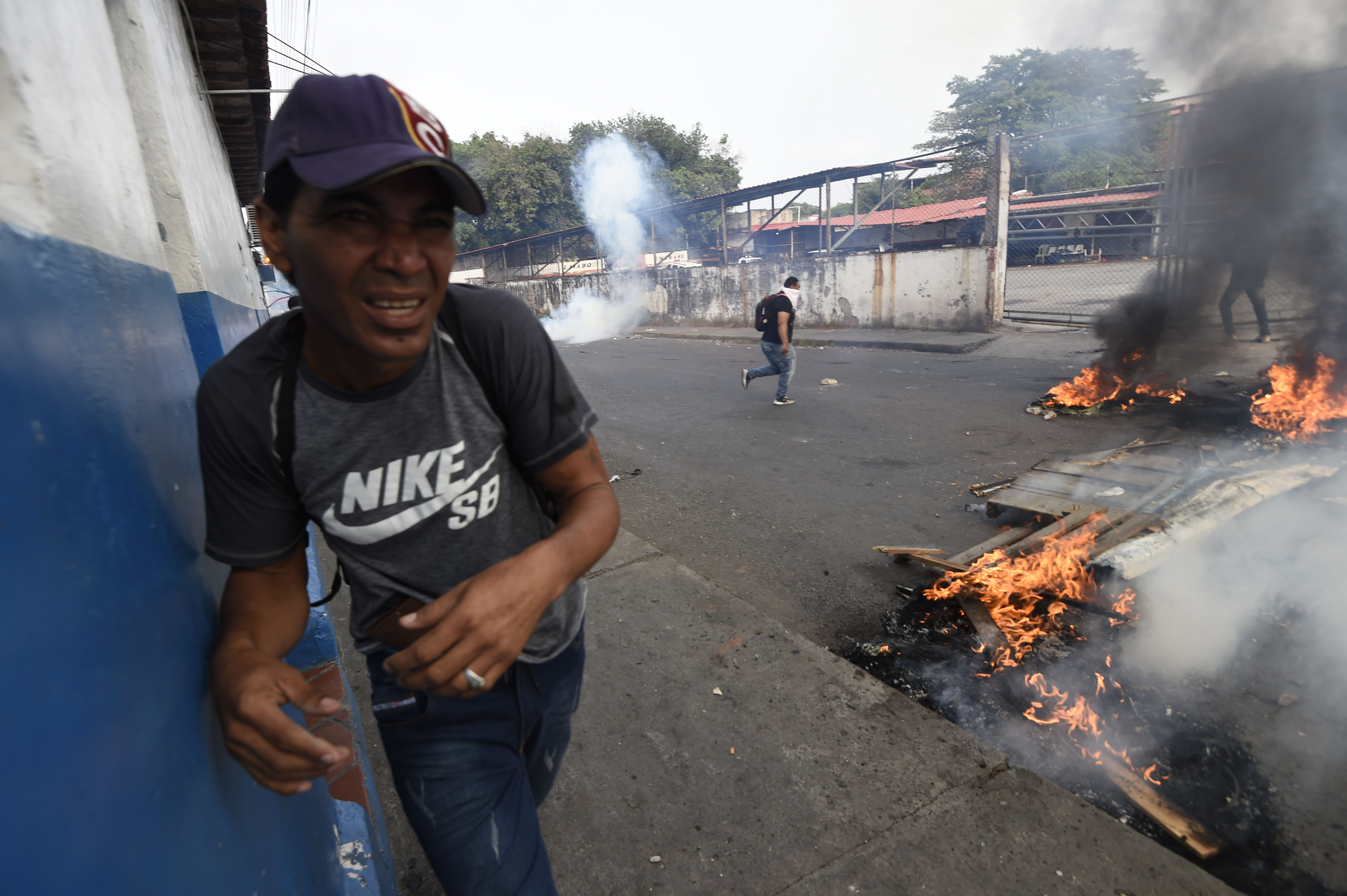 Venezuelans hold a protest in the border city of Ureña, Tachira, after President NIcolas Maduro's government ordered to temporary close down the border with Colombia on February 23, 2019. - Venezuela braced for a showdown between the military and regime opponents at the Colombian border on Saturday, when self-declared acting president Juan Guaido has vowed humanitarian aid would enter his country despite a blockade (Photo by JUAN BARRETO / AFP) (Photo credit should read JUAN BARRETO/AFP/Getty Images)