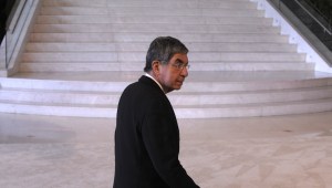 Costa Rica's President Oscar Arias Sanchez arrives for the start of the XIX Ibero-American Summit on November 30, 2009 in Estoril. Heads of state and government leaders of Portugal, Spain, Andorra and South American countries will gather in Estoril, outskirts of Lisbon, for the XIX Ibero-American Summit from November 29 to December 1, 2009. AFP PHOTO / MIGUEL RIOPA (Photo credit should read MIGUEL RIOPA/AFP/Getty Images)