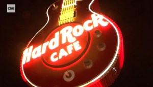 Renace la guitarra gigante del Hard Rock Café
