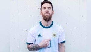 La selección argentina estrena camiseta, ¿qué opinas?