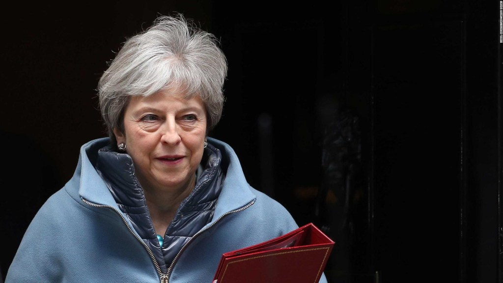 Parlamento británico toma riendas del brexit, pero May persiste