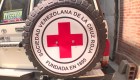 Niños esperan la ayuda de la Cruz Roja