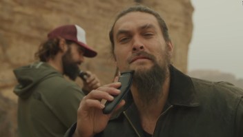 Jason Momoa se afeitó, pero tiene una buena razón