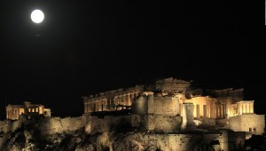 Grecia con la mira en la luna para 2022