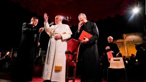 Papa Francisco pide por los "nuevos crucificados"