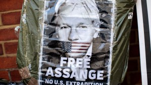 Assange extradición Estados Unidos arrestan foto video momento Londres Ecuador cargos