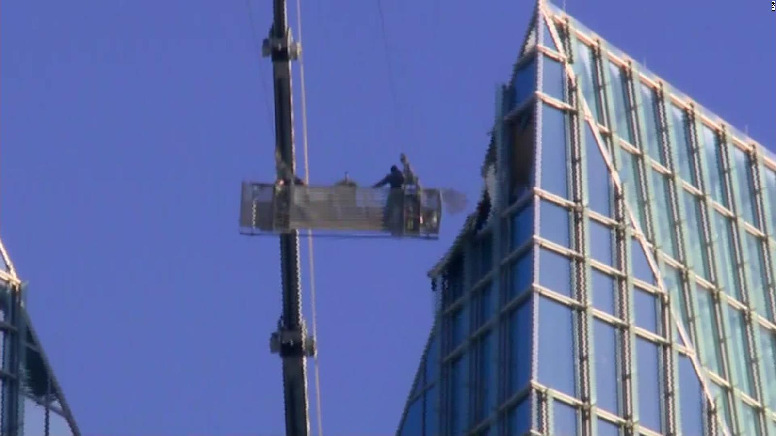 Un limpia ventanas sobrevive a caída de 11 pisos en EE.UU.