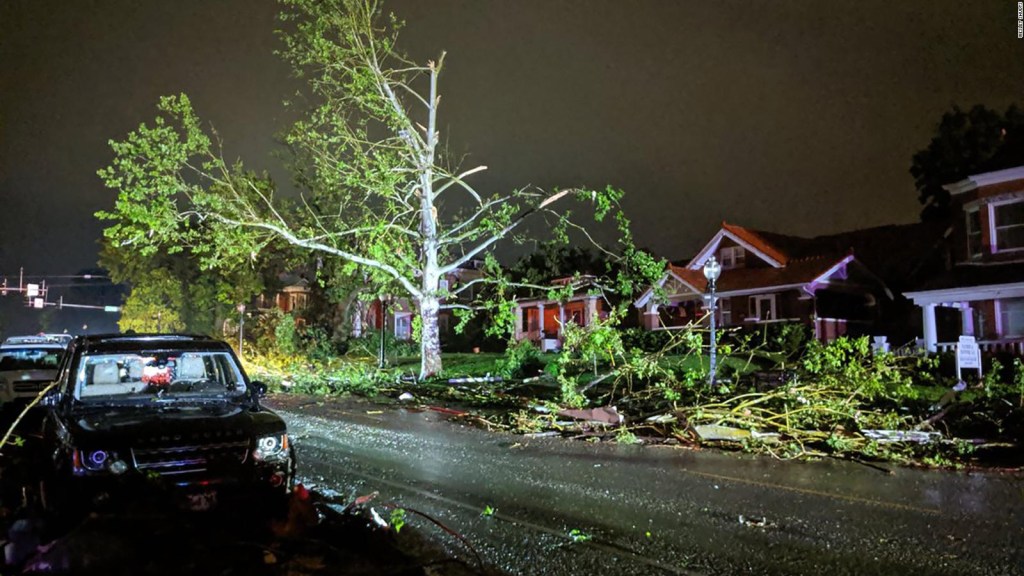 Las imágenes más impactantes del tornado en Missouri