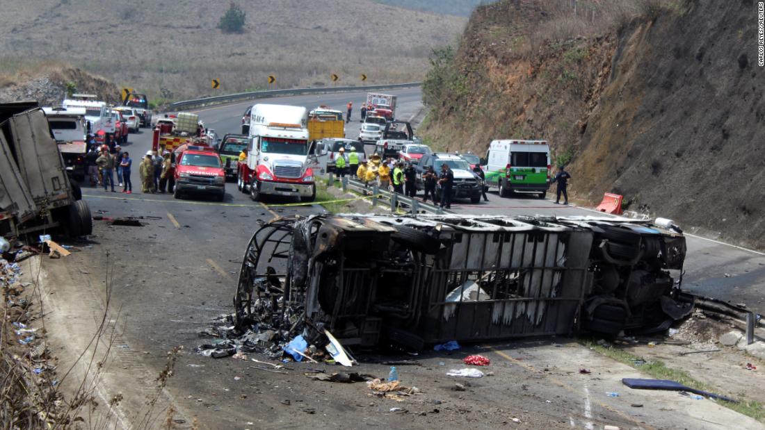 Choque De Autobús Deja 23 Muertos En Veracruz, México - CNN