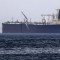 Una foto tomada el 13 de mayo de 2019 muestra el petrolero Amjad, uno de los dos buques que habrían sufrido "actos de sabotaje" frente a la costa del Golfo de Omán. Crédito: KARIM SAHIB / AFP / Getty Images