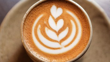 Estudio revela que 25 tazas de café no dañarán su corazón